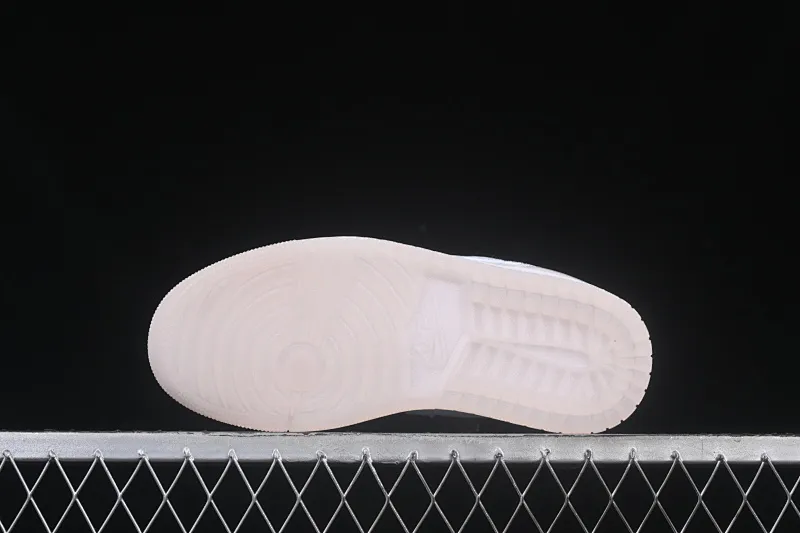All Categories Air Jordan Jordan Series Basketball Shoes Air Jordan 1 Low Air Jordan 1 Low "Year of the Snake 2025" AJ1 Joe 1 Beige Symphony Pearlescent Low-top Cultural Basketball Shoes HF4080-001